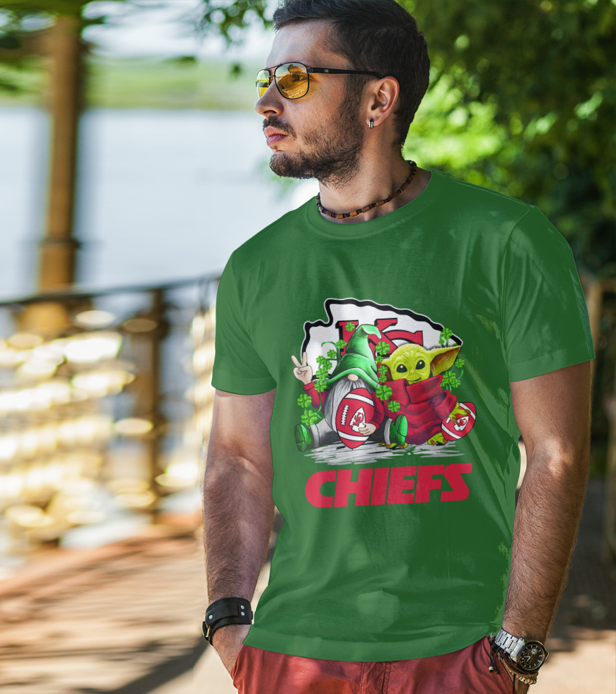 Kansas City Chiefs St. Patrick's Day Football Gnome And Baby Alien T-Shirt