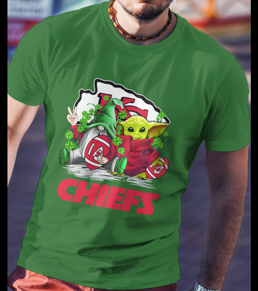 Kansas City Chiefs St. Patrick's Day Football Gnome And Baby Alien T-Shirt