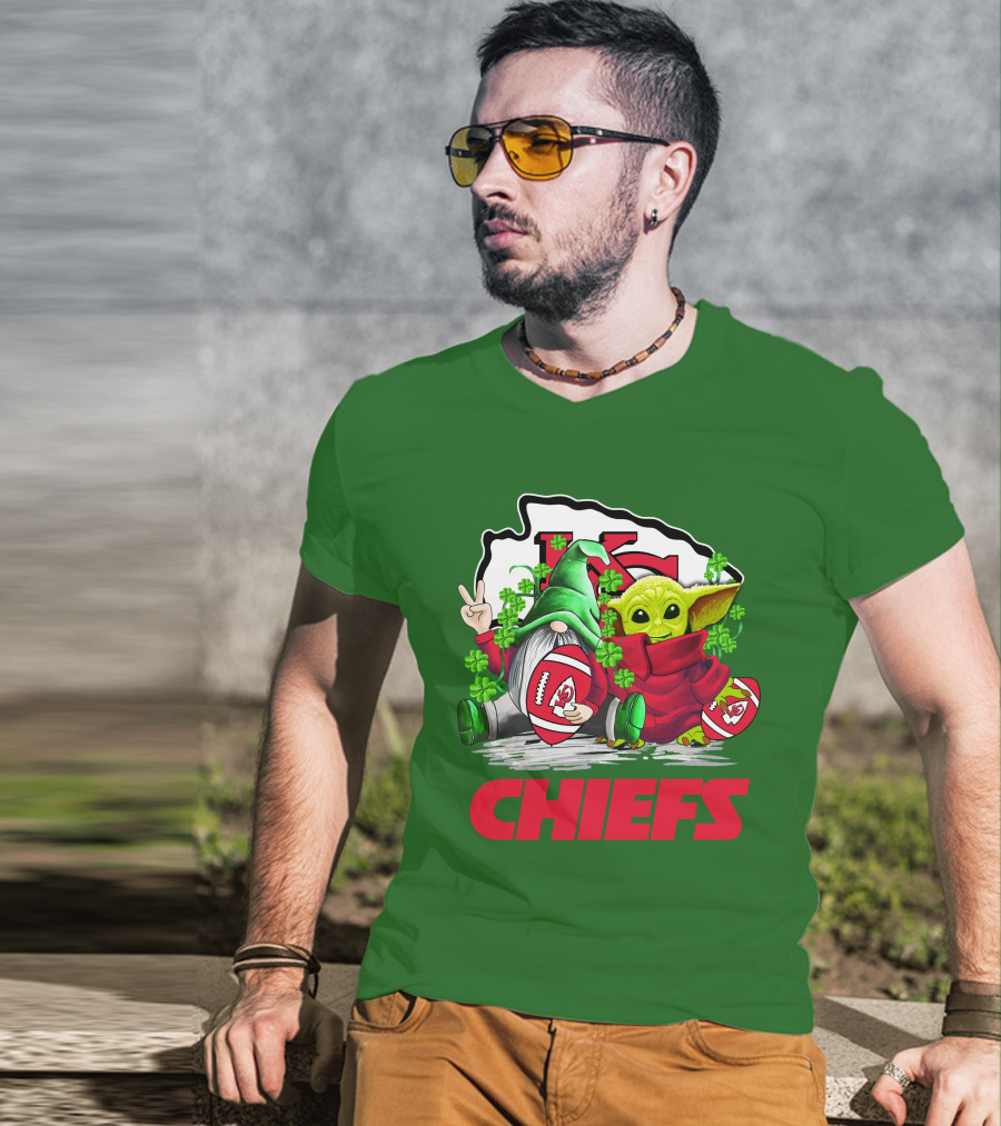 Kansas City Chiefs St. Patrick's Day Football Gnome And Baby Alien T-Shirt