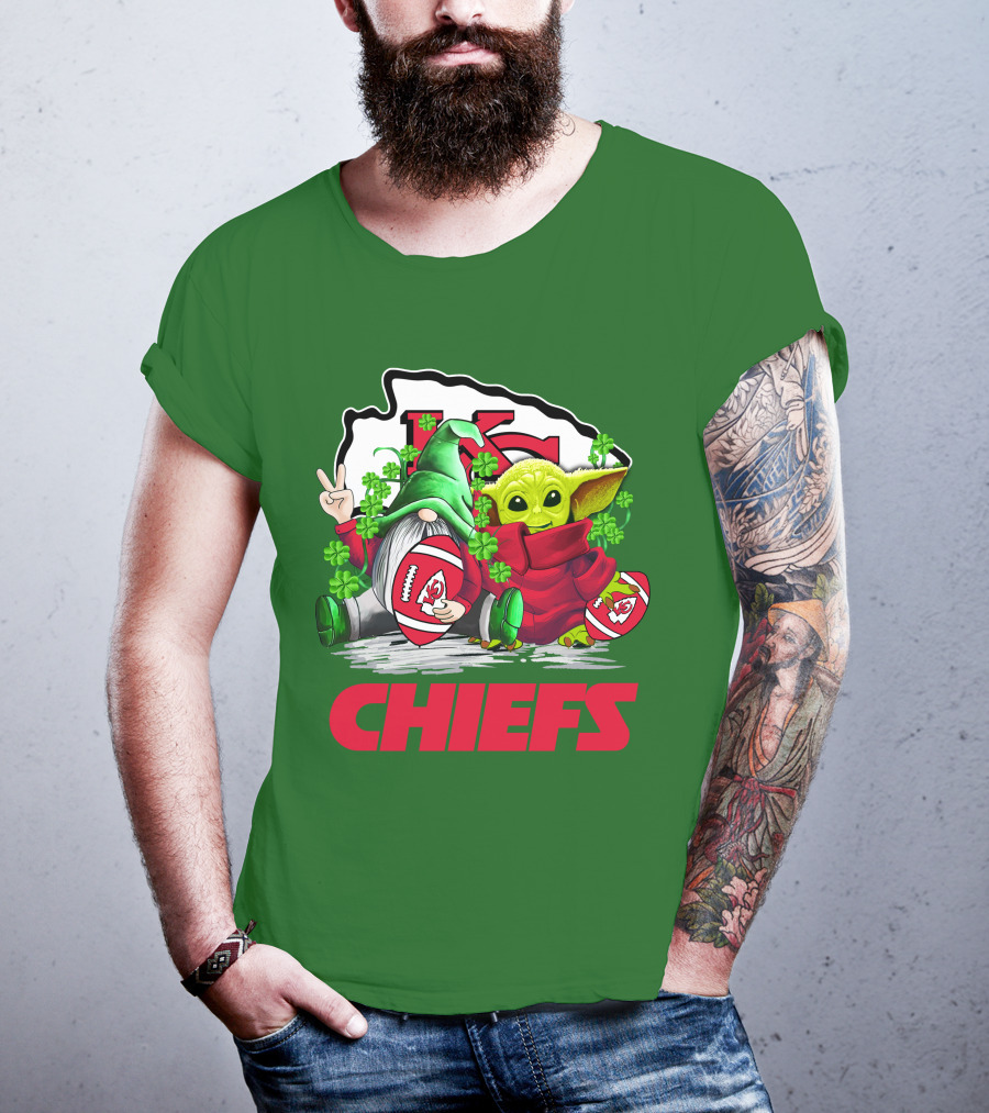 Kansas City Chiefs St. Patrick's Day Football Gnome And Baby Alien T-Shirt