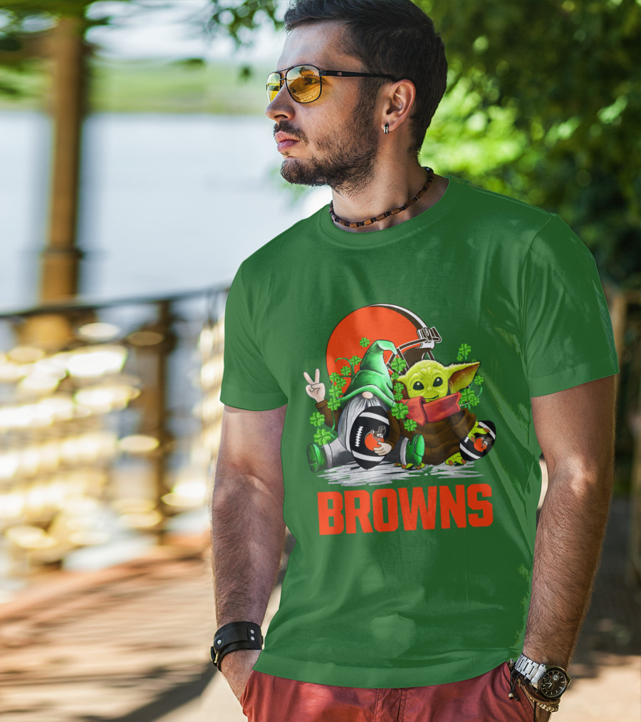 Cleveland Browns Football St. Patrick's Day Gnome And Baby Yoda T-Shirt