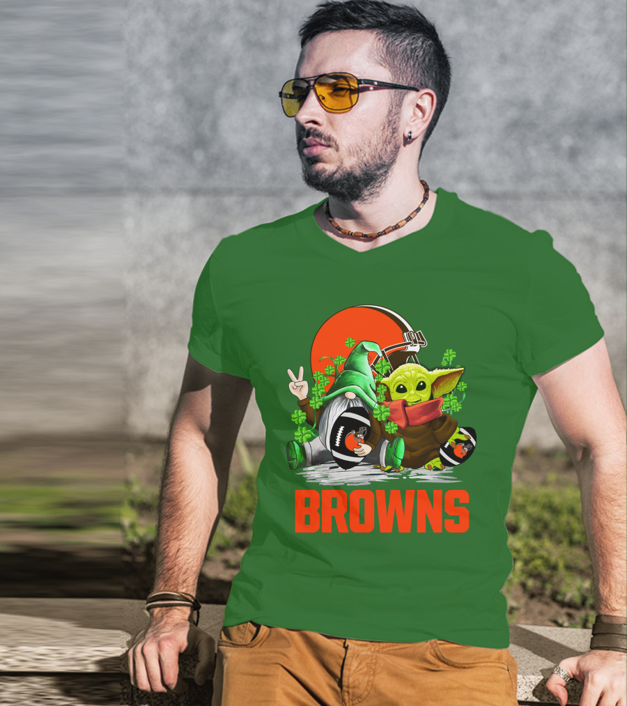 Cleveland Browns Football St. Patrick's Day Gnome And Baby Yoda T-Shirt