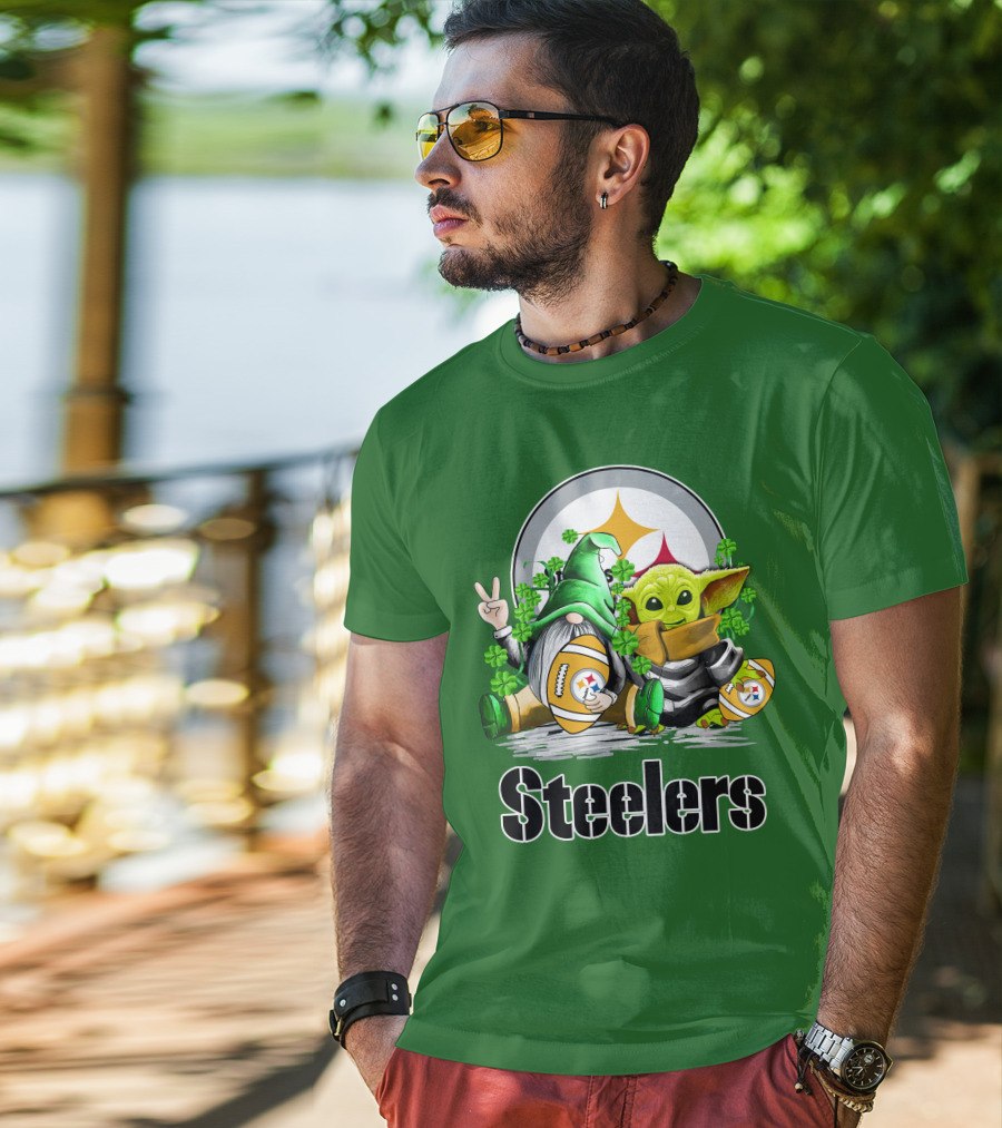 Steelers St. Patrick's Day Football Gnome And Baby Yoda With Shamrocks T-Shirt