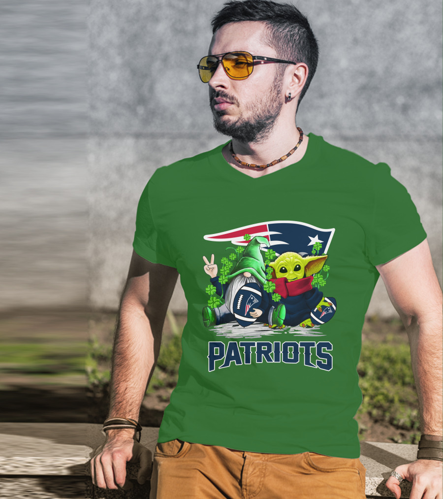 New England Patriots St. Patrick's Day Gnome And Green Alien Football T-Shirt