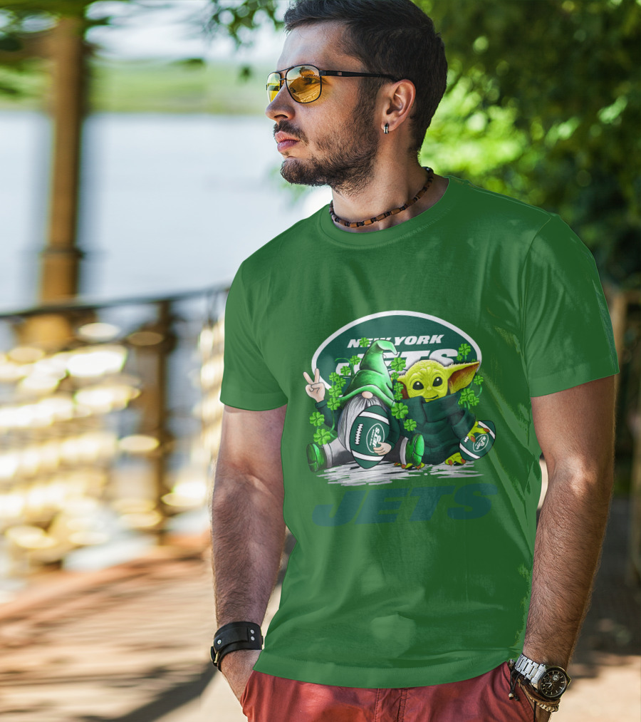 New York Jets Football St. Patrick's Day Baby Yoda And Gnome With Shamrocks T-Shirt