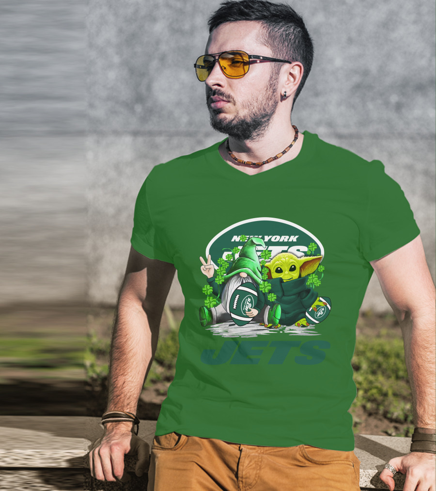 New York Jets Football St. Patrick's Day Baby Yoda And Gnome With Shamrocks T-Shirt