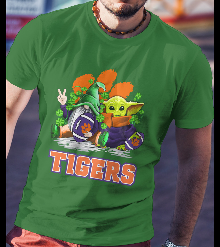Clemson Tigers St. Patrick’s Day Football Gnome And Baby Yoda T-Shirt
