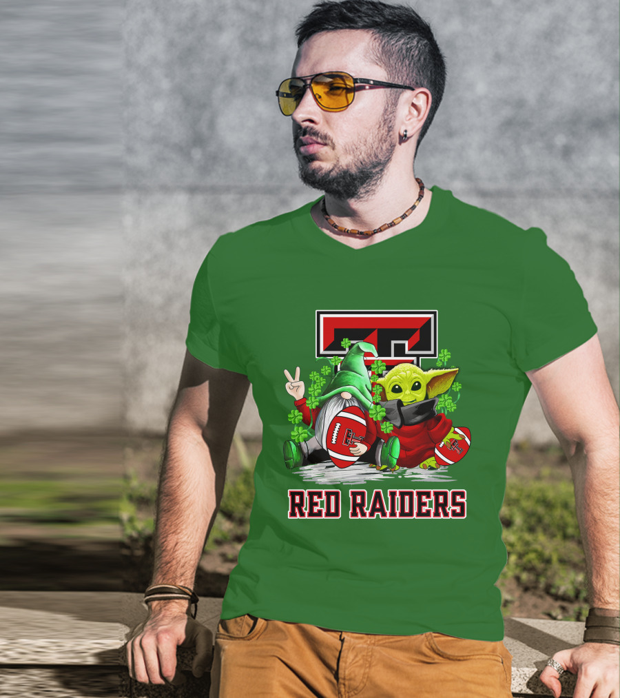 Texas Tech Red Raiders St. Patrick’s Day Football Gnome And Baby Alien With Shamrocks T-Shirt
