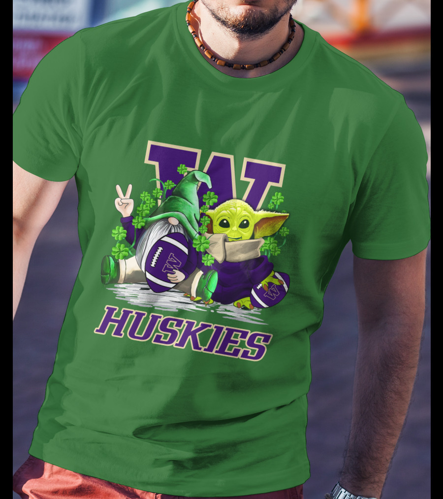 Washington Huskies Football St. Patrick’s Day Gnome And Baby Yoda With Shamrocks T-Shirt