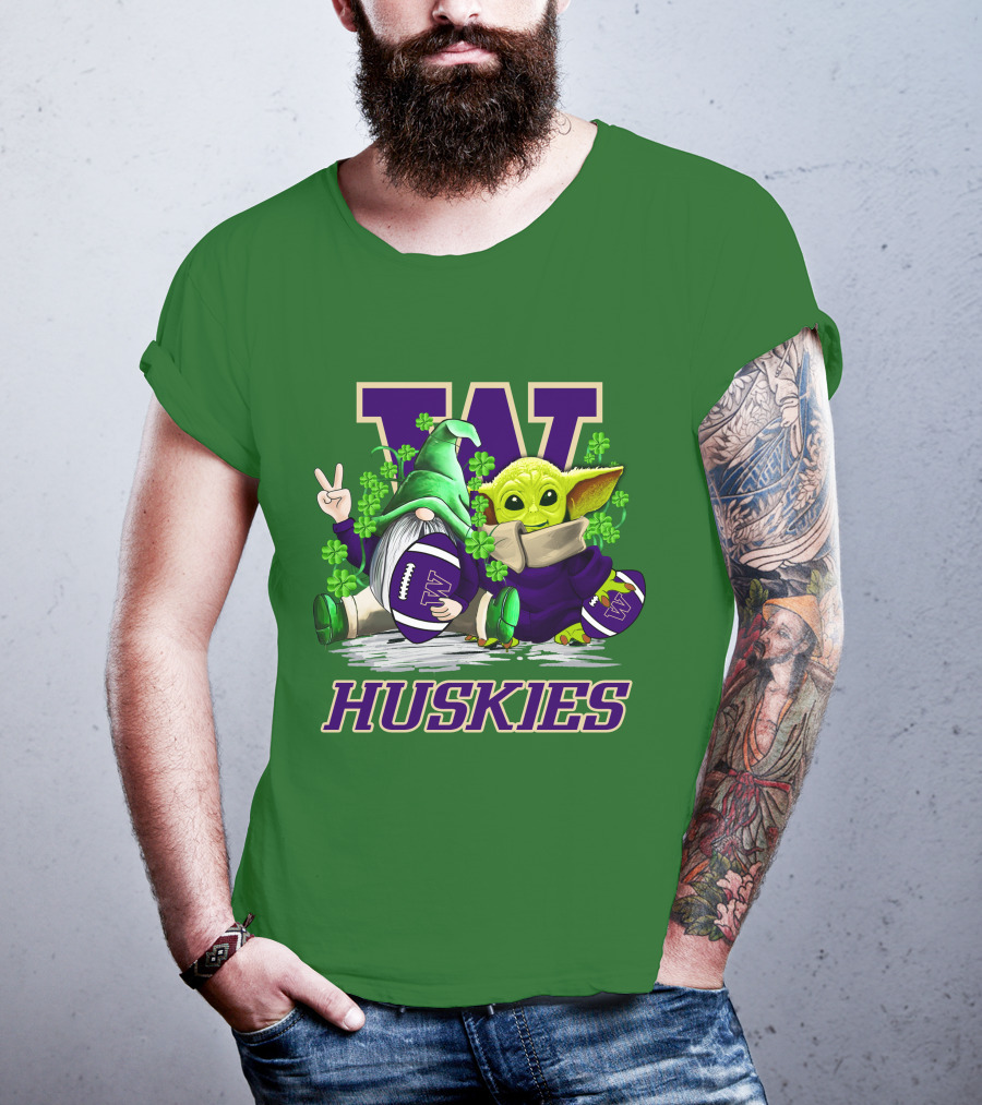 Washington Huskies Football St. Patrick’s Day Gnome And Baby Yoda With Shamrocks T-Shirt