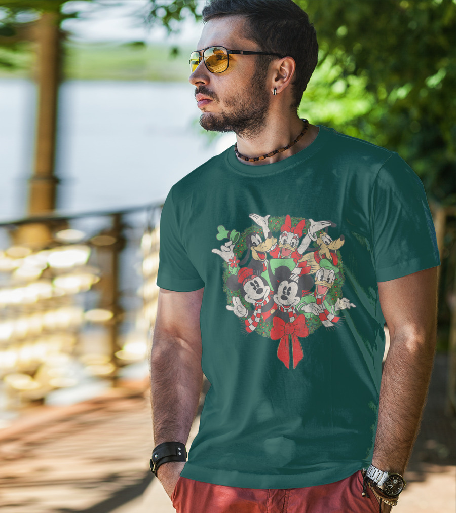 Disney Holiday Wreath Mickey Minnie Goofy Pluto Donald Christmas T-Shirt