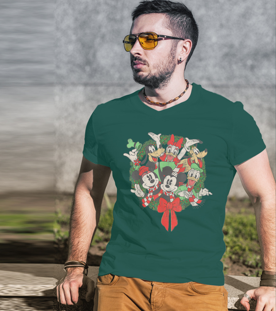 Disney Holiday Wreath Mickey Minnie Goofy Pluto Donald Christmas T-Shirt