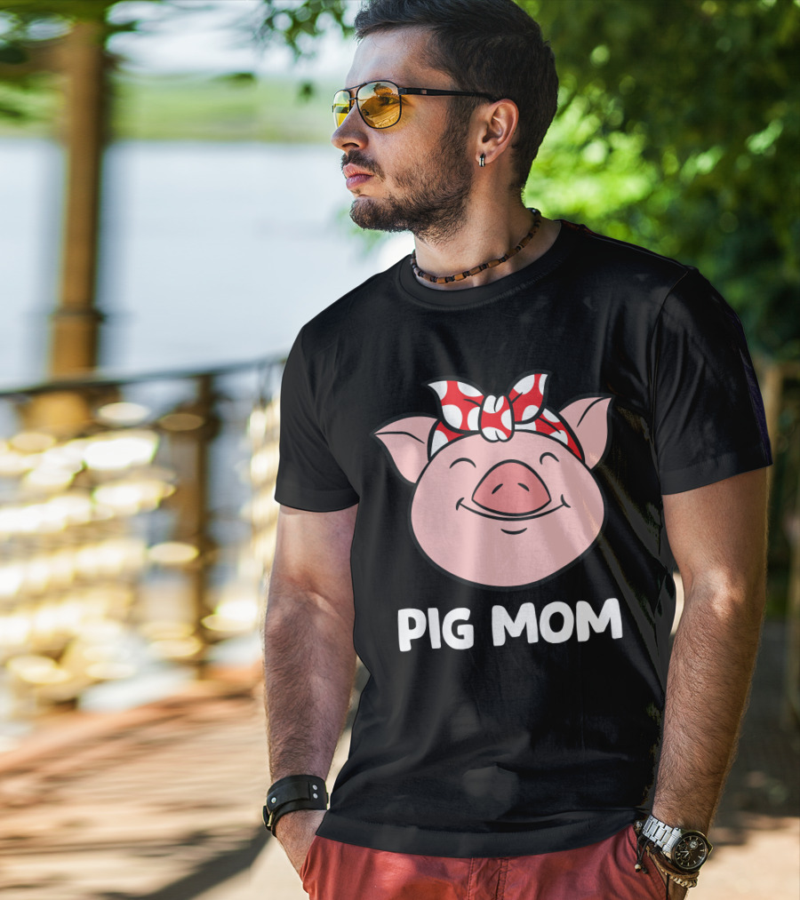 Pig Mom Love Pigs Funny Pig Farmer Mom T-Shirt