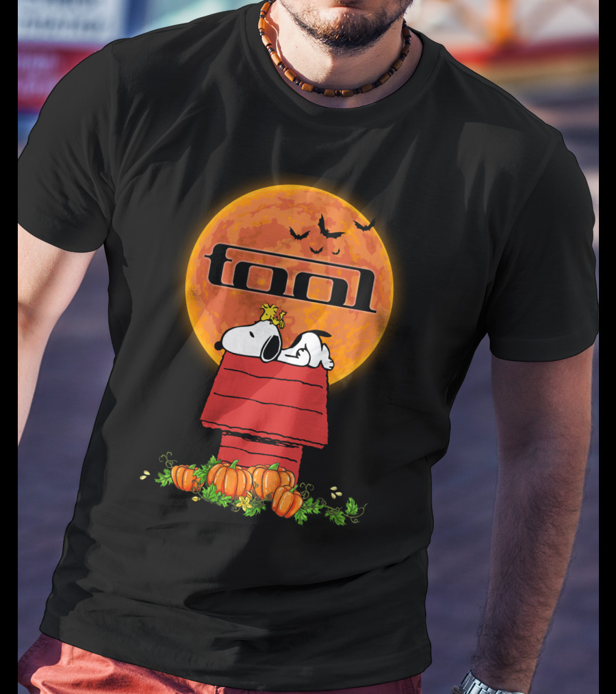 Tool 012a Halloween Snoopy Pumpkin Moon Scene T-Shirt