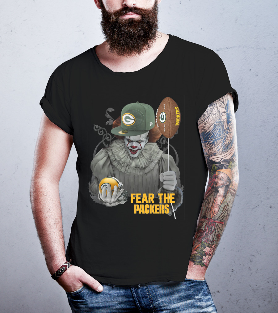 Pennywise Holding Green Bay Packers Balloon And Helmet Fear The Packers T-Shirt