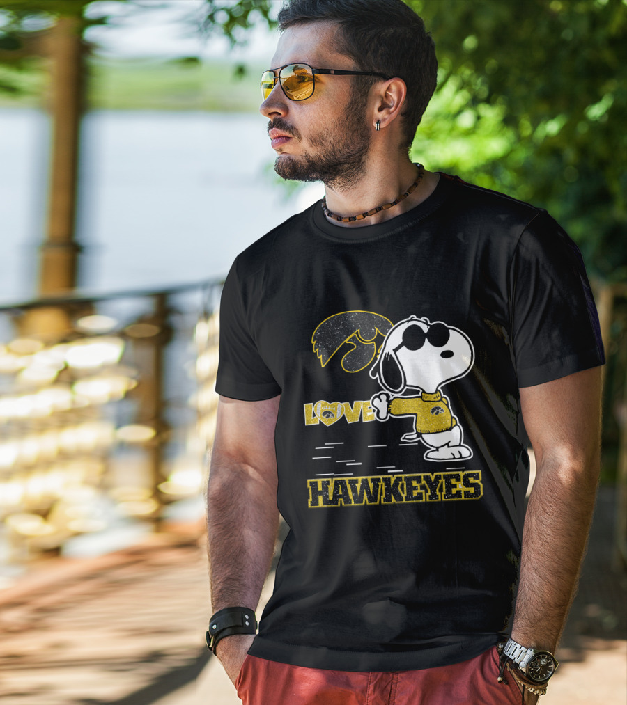 Snoopy Love Iowa Hawkeyes Football Fans Peanuts Ncaa T-Shirt