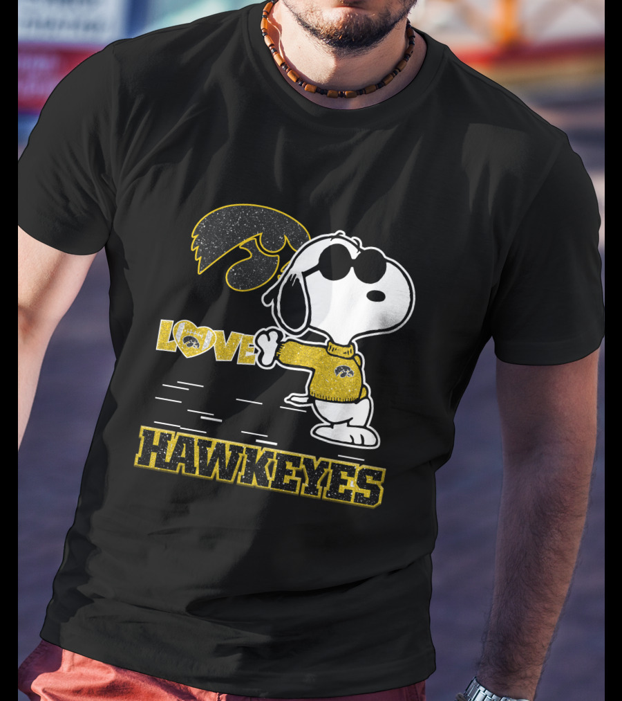 Snoopy Love Iowa Hawkeyes Football Fans Peanuts Ncaa T-Shirt