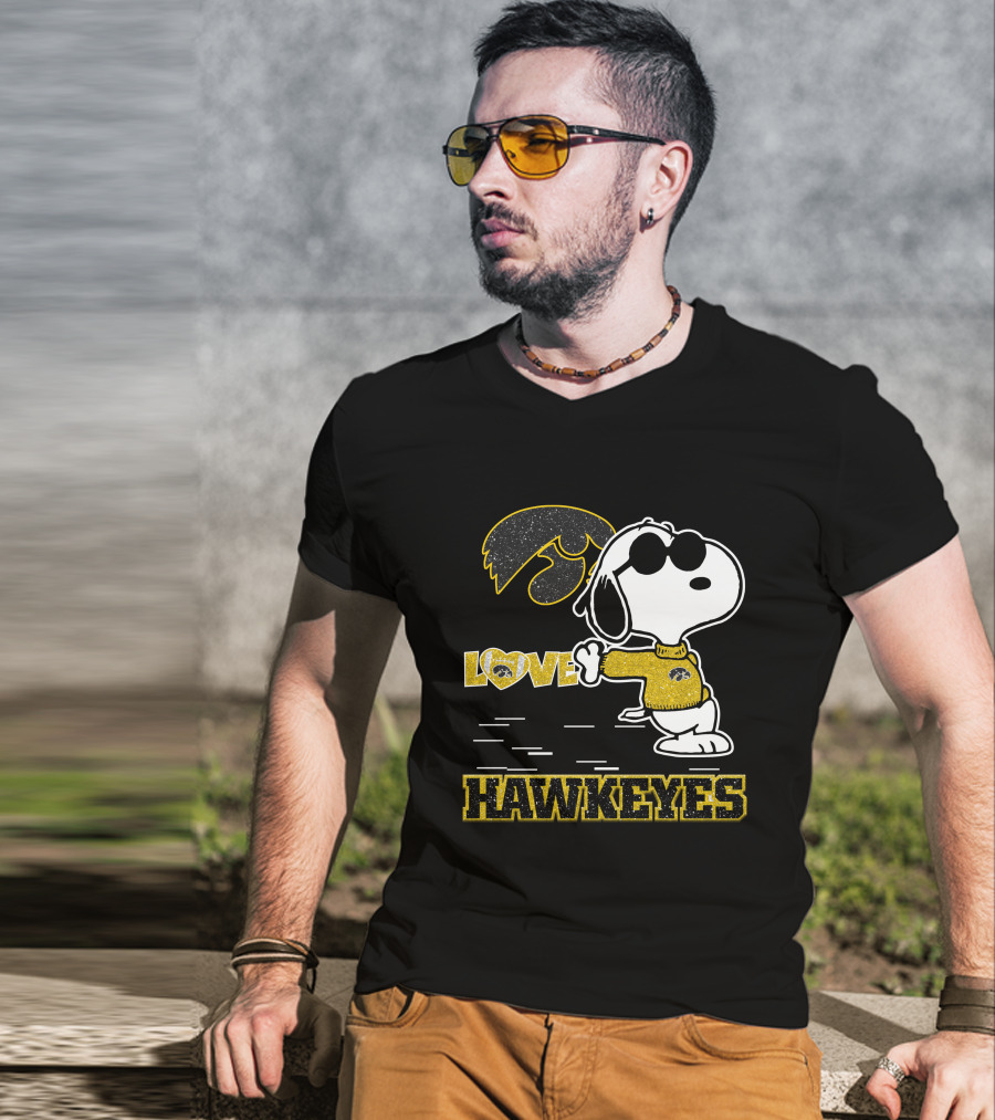 Snoopy Love Iowa Hawkeyes Football Fans Peanuts Ncaa T-Shirt