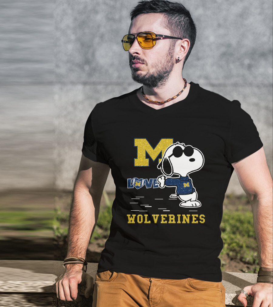M Snoopy Love Wolverines T-Shirt