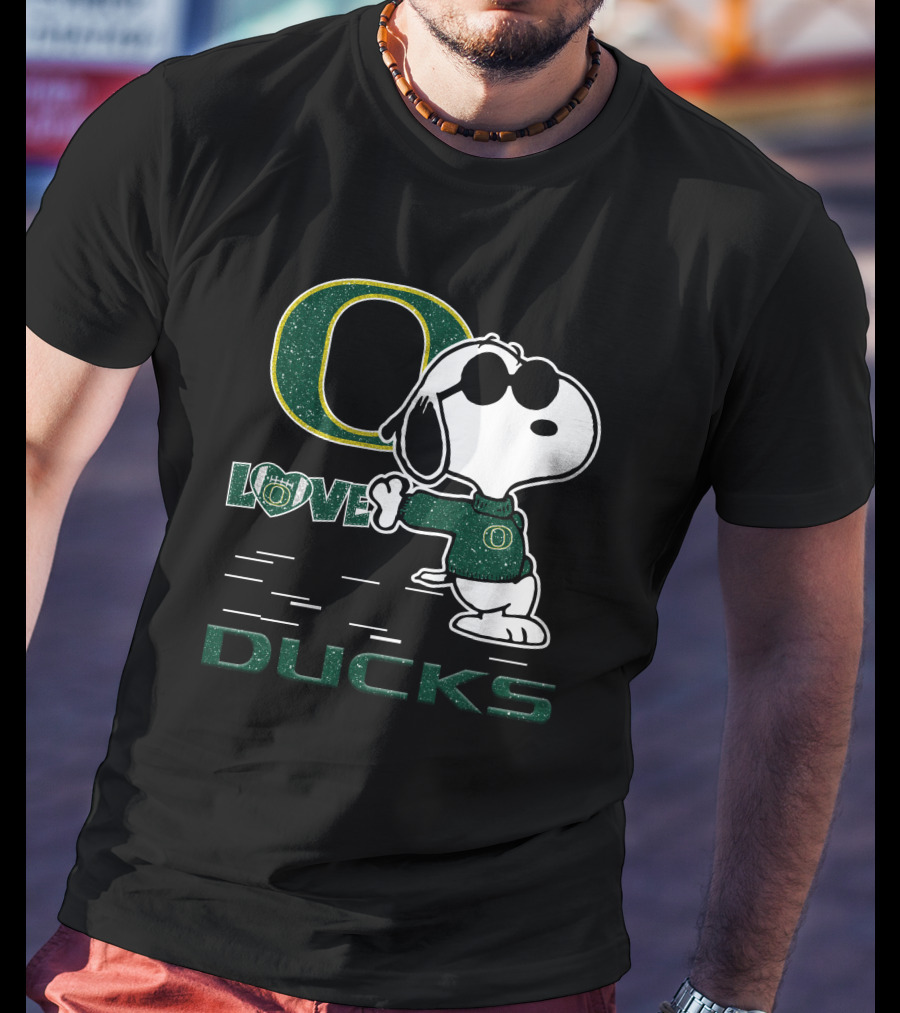 Snoopy Love Oregon Ducks Fan With Glitter Green O T-Shirt