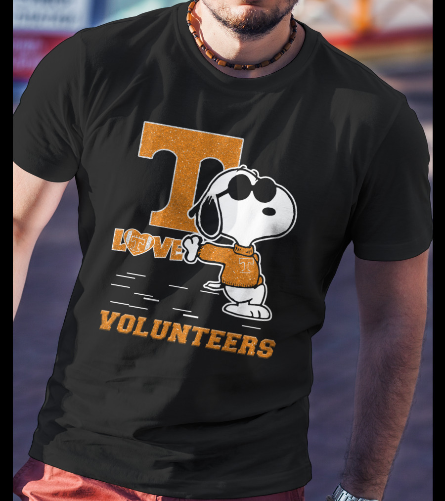 Snoopy T Love Volunteers Tennessee T-Shirt
