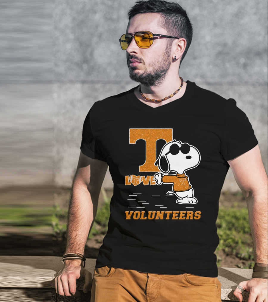 Snoopy T Love Volunteers Tennessee T-Shirt