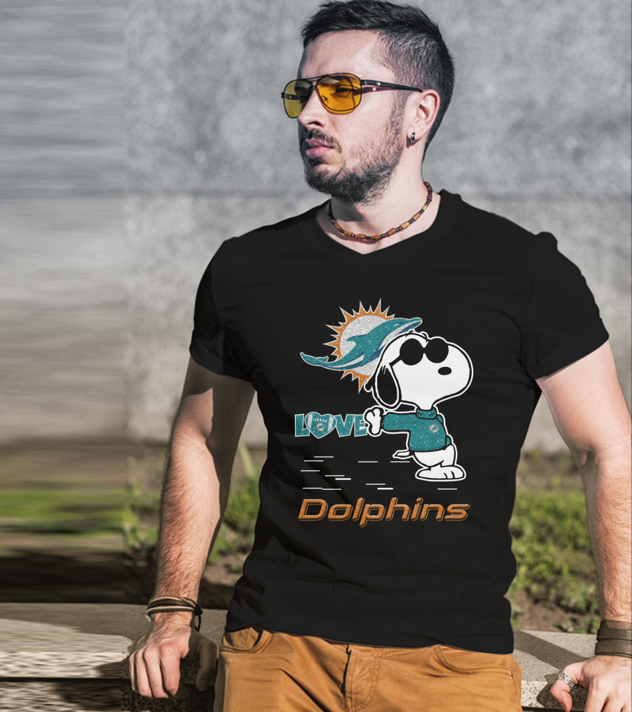 Snoopy Love Miami Dolphins Football Fan Graphics T-Shirt