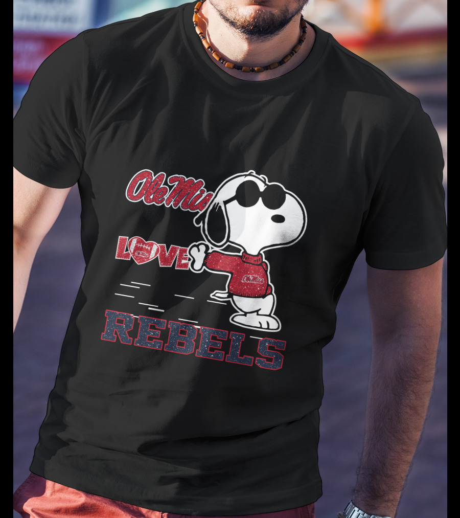 Snoopy Ole Miss Rebels Love Football T-Shirt