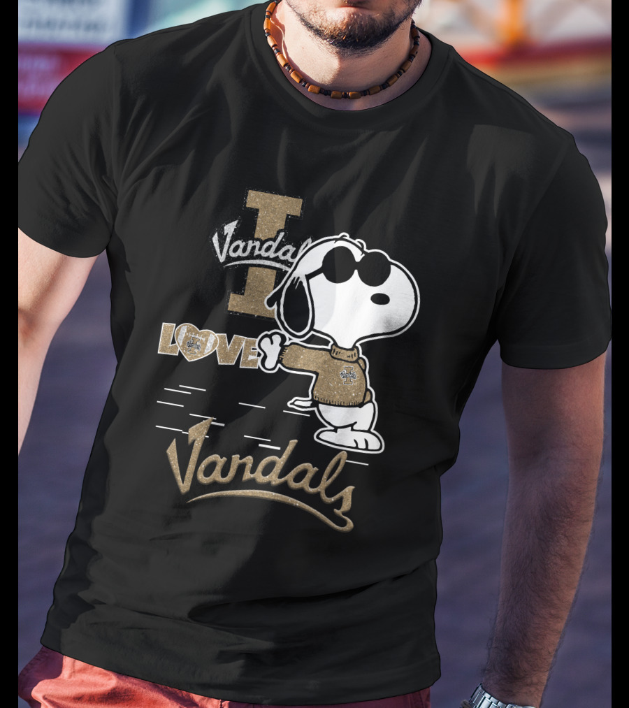 Snoopy Vandals Love Idaho Vandals T-Shirt