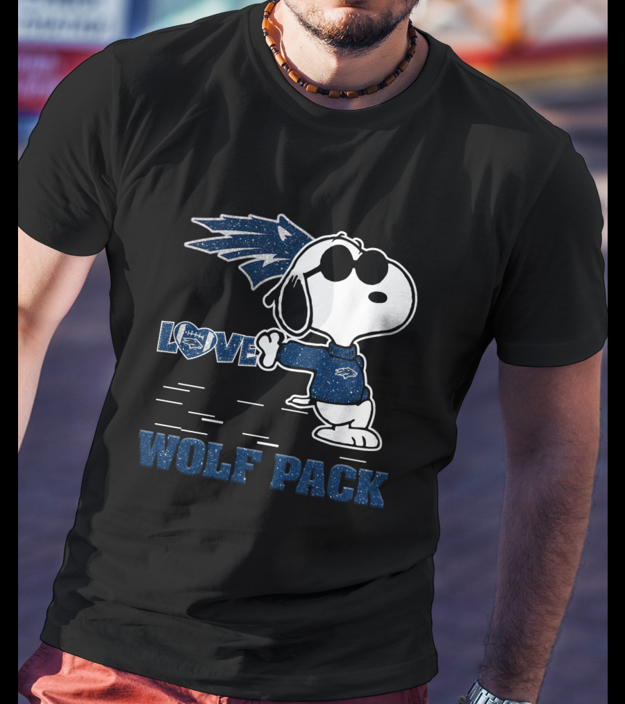 Snoopy Love Nevada Wolf Pack Football T-Shirt