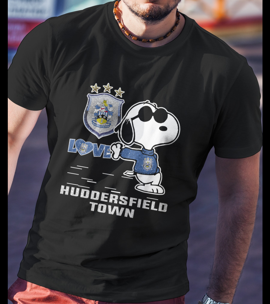 Snoopy Love Huddersfield Town Crest With Stars T-Shirt