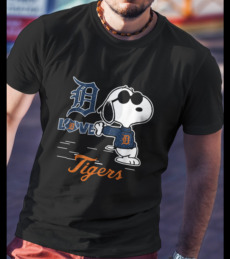 Snoopy Love Detroit Tigers T-Shirt