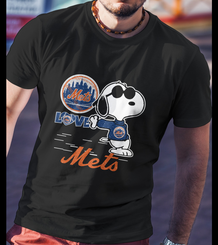 Snoopy Mets Love Mets T-Shirt