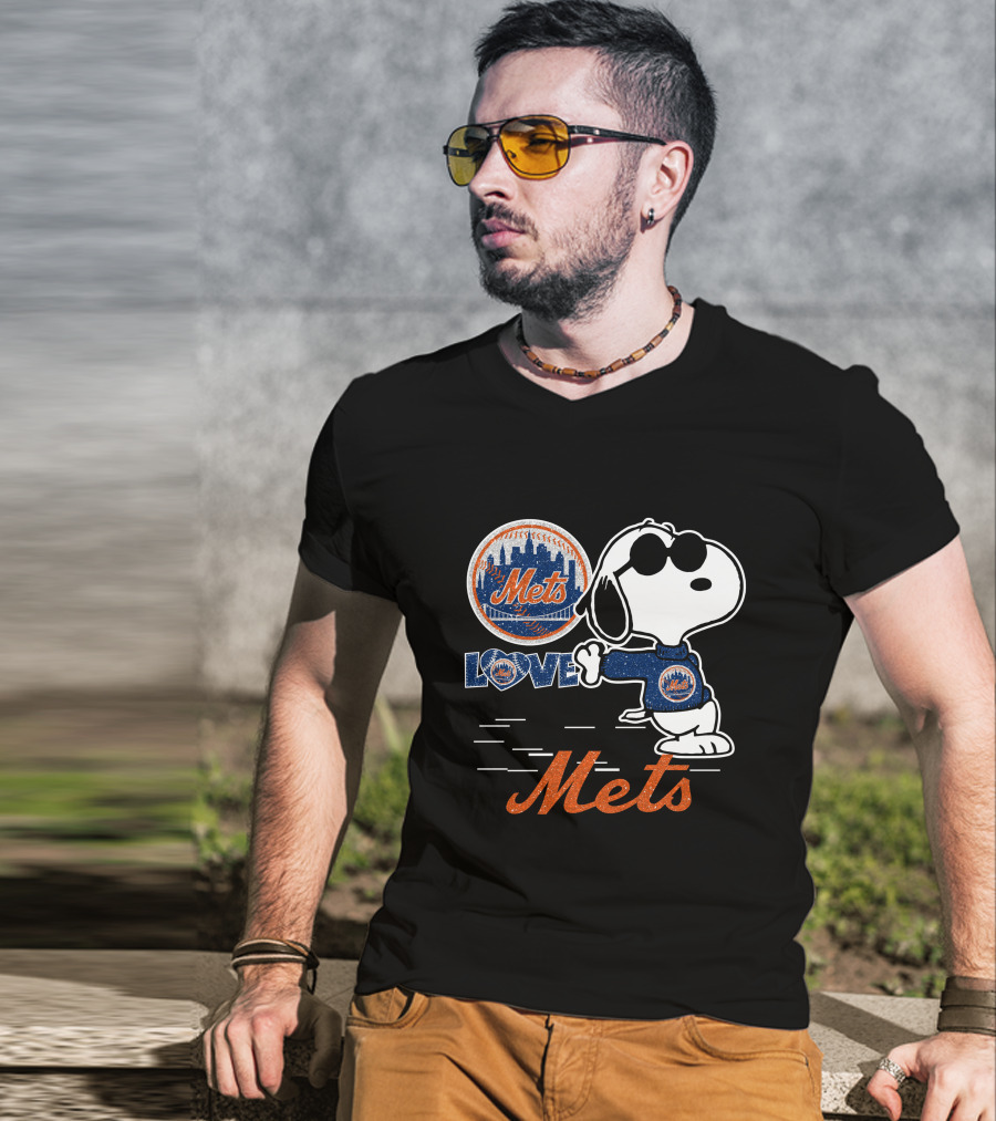 Snoopy Mets Love Mets T-Shirt