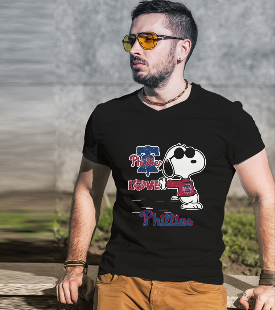 Snoopy Phillies Love Philadelphia Phillies T-Shirt
