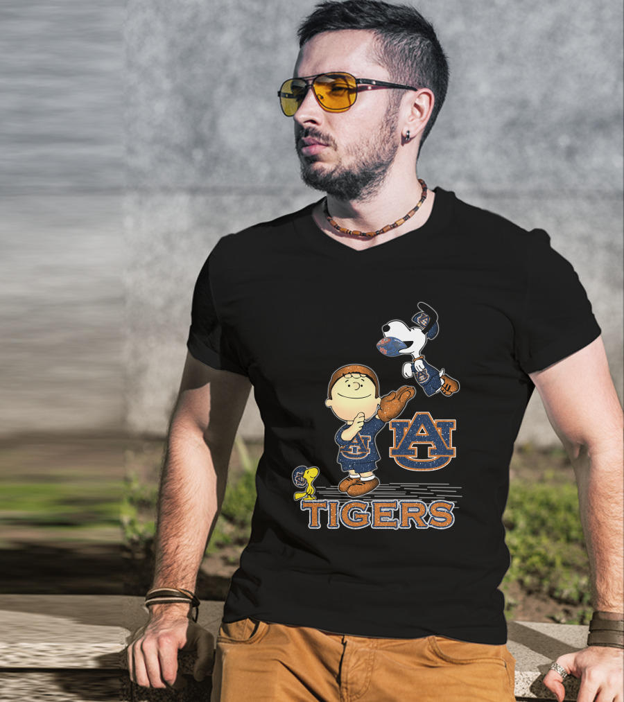 Snoopy And Friends Auburn Tigers Football T-Shirt
