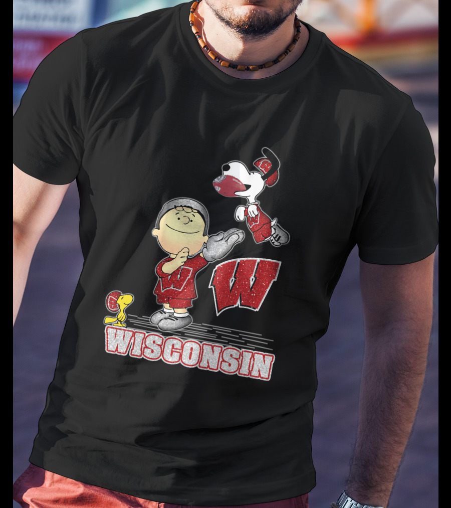 Snoopy Wisconsin Badgers Charlie Brown Woodstock Football T-Shirt