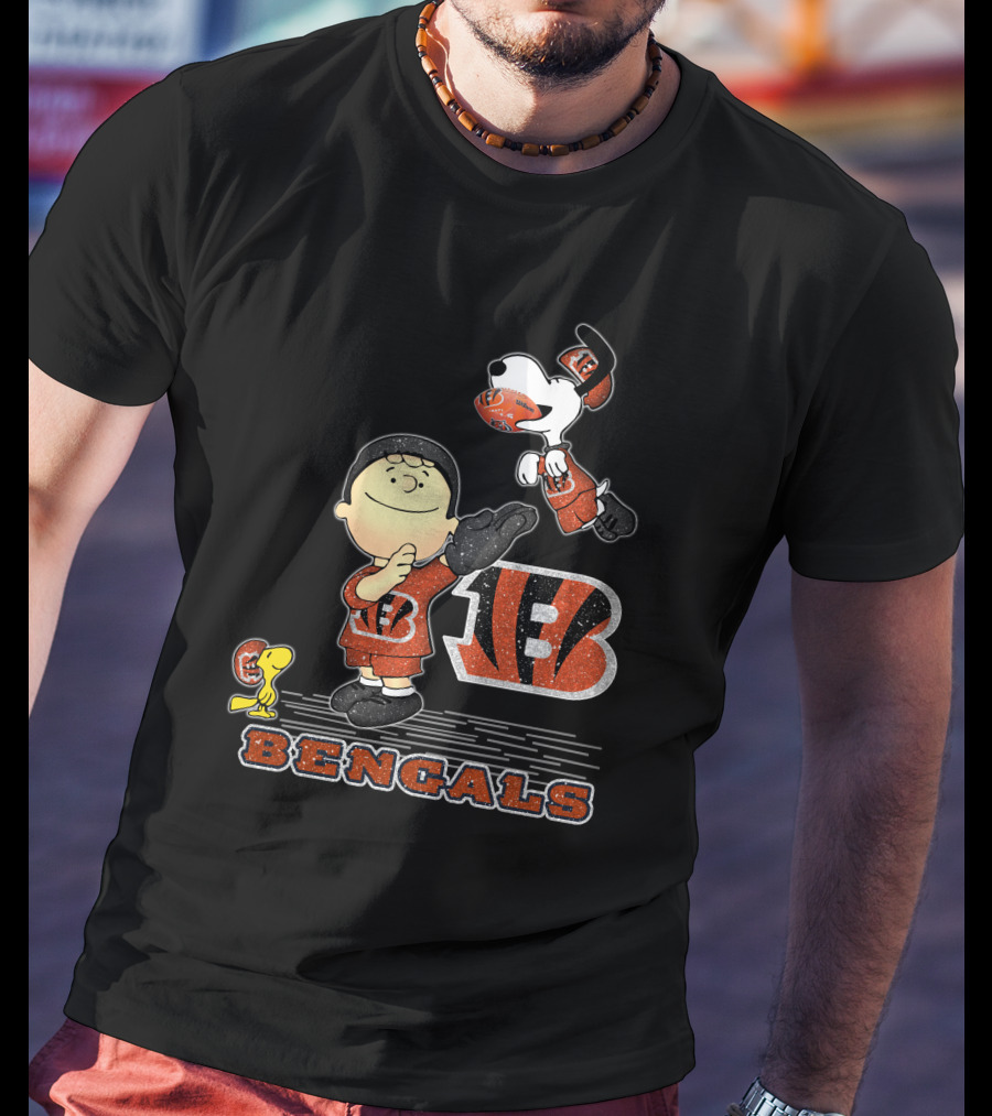 Snoopy And Charlie Football Cincinnati Bengals T-Shirt