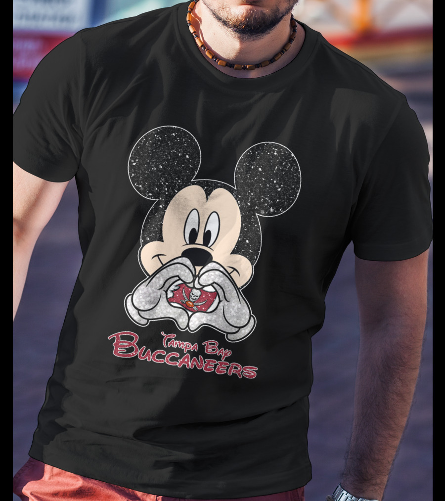 Tampa Bay Buccaneers Mickey Love Heart Hands T-Shirt