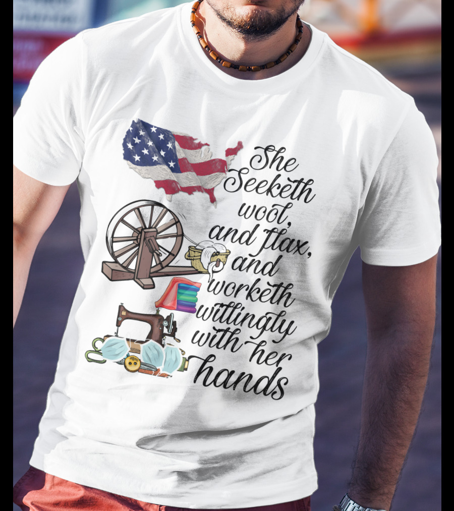 She Seeketh Wool Flax Worketh Willingly With Her Hands American Flag Spinning Wheel Sewing Machine Masks T-Shirt