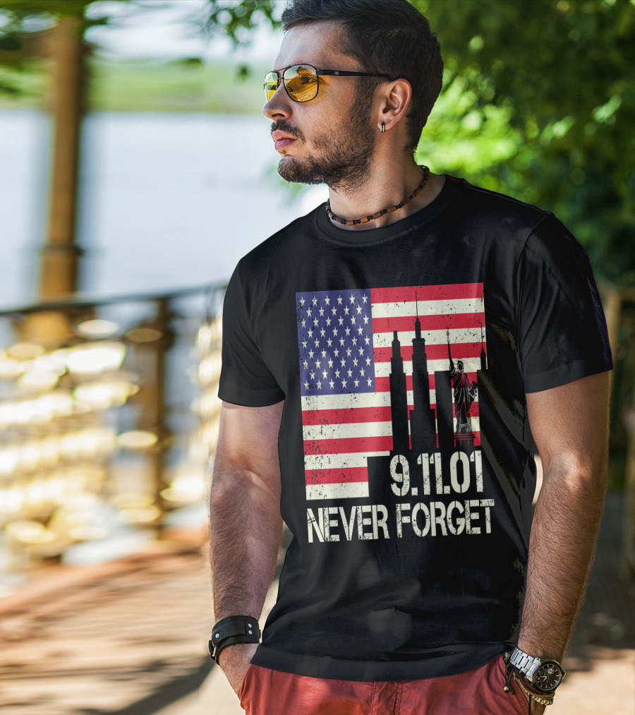 Vintage American Flag 9.11.01 Never Forget Statue Of Liberty And Twin Towers T-Shirt