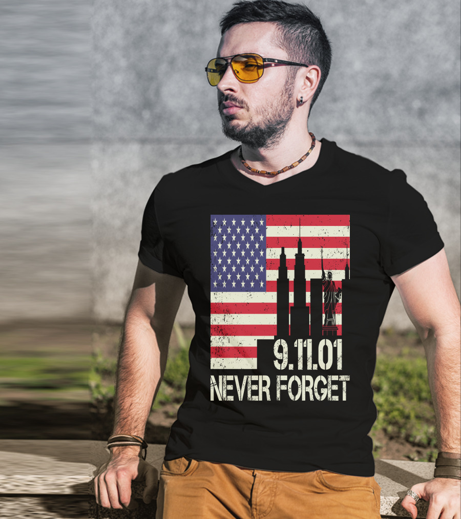 Vintage American Flag 9.11.01 Never Forget Statue Of Liberty And Twin Towers T-Shirt