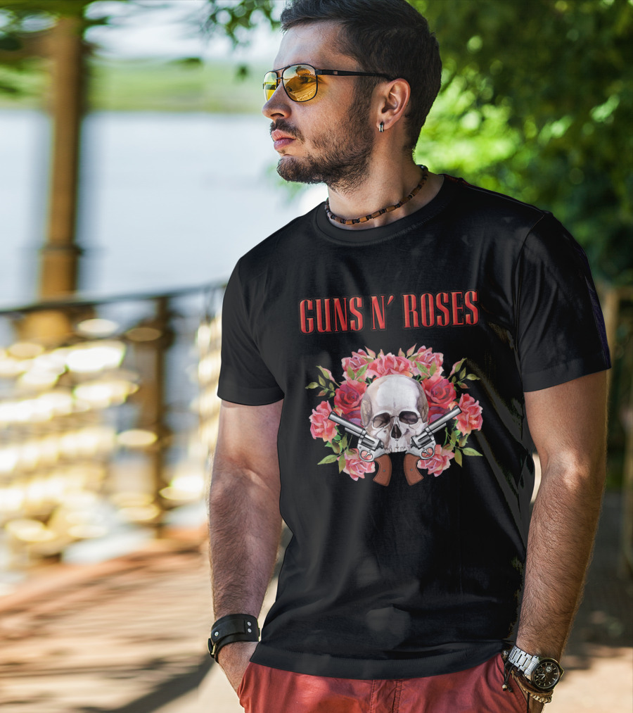 Guns N' Roses Greatest Hits Live On Air Skull Roses Pistols T-Shirt