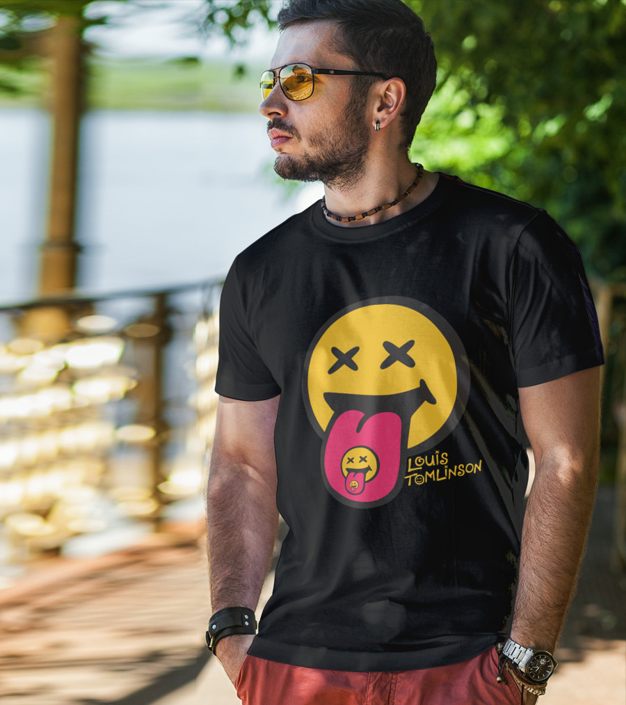 Louis Tomlinson Merch Smiley Face Tongue Out Summer T-Shirt