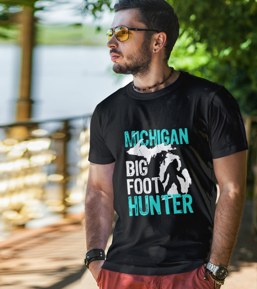 Michigan Bigfoot Hunter Bigfoot Silhouette On Michigan Map T-Shirt