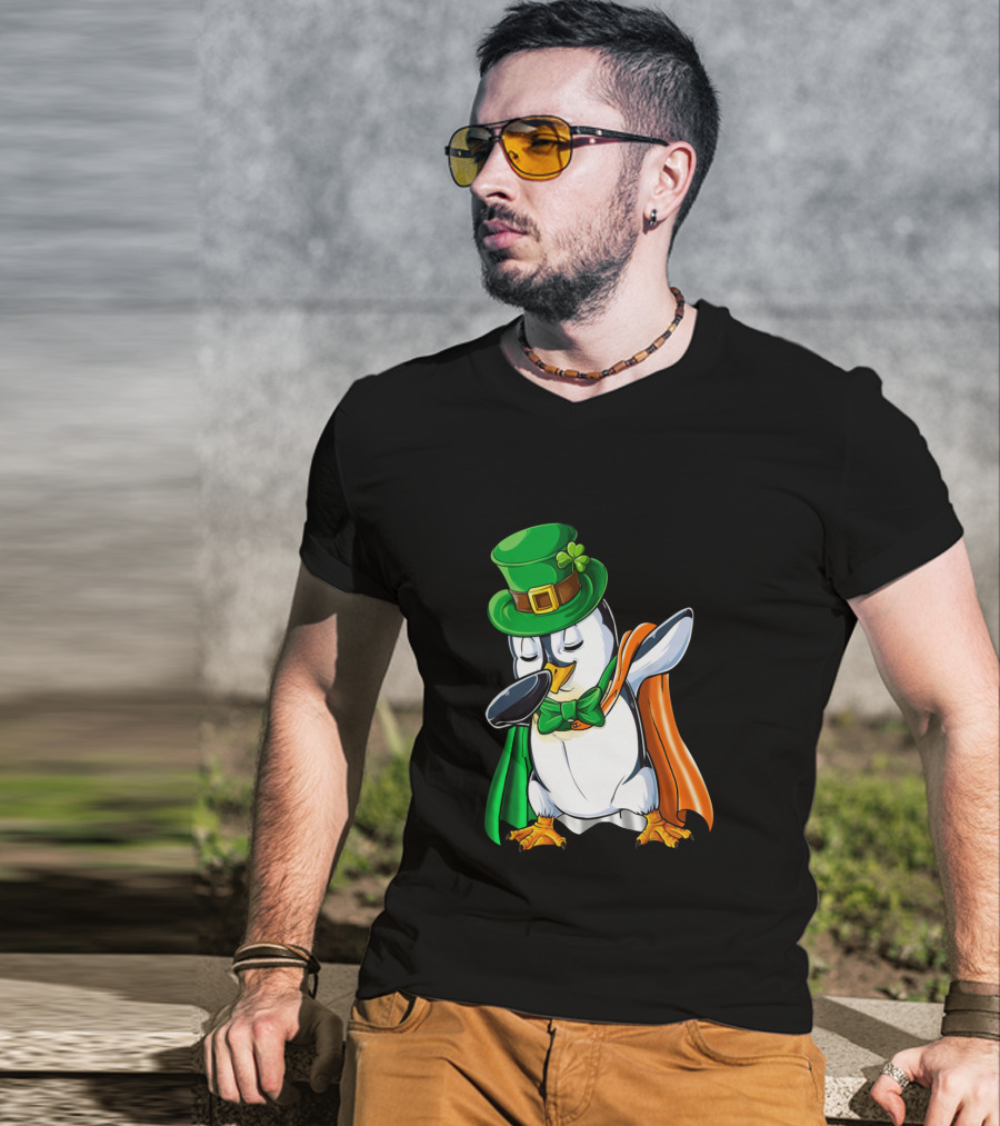 Penguin Dabbing Leprechaun Hat Irish Flag Cape T-Shirt