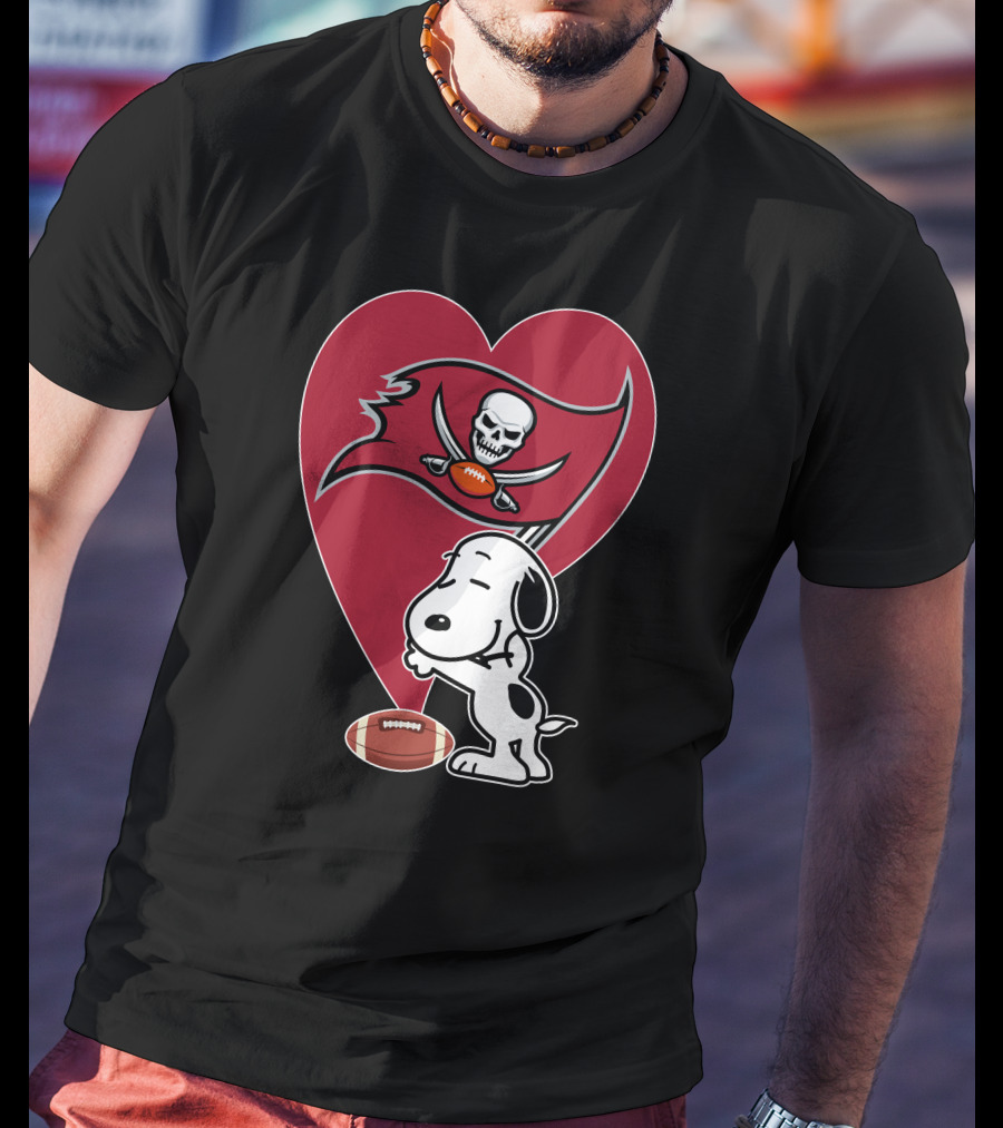 Tampa Bay Buccaneers Snoopy Heart Hug Football T-Shirt