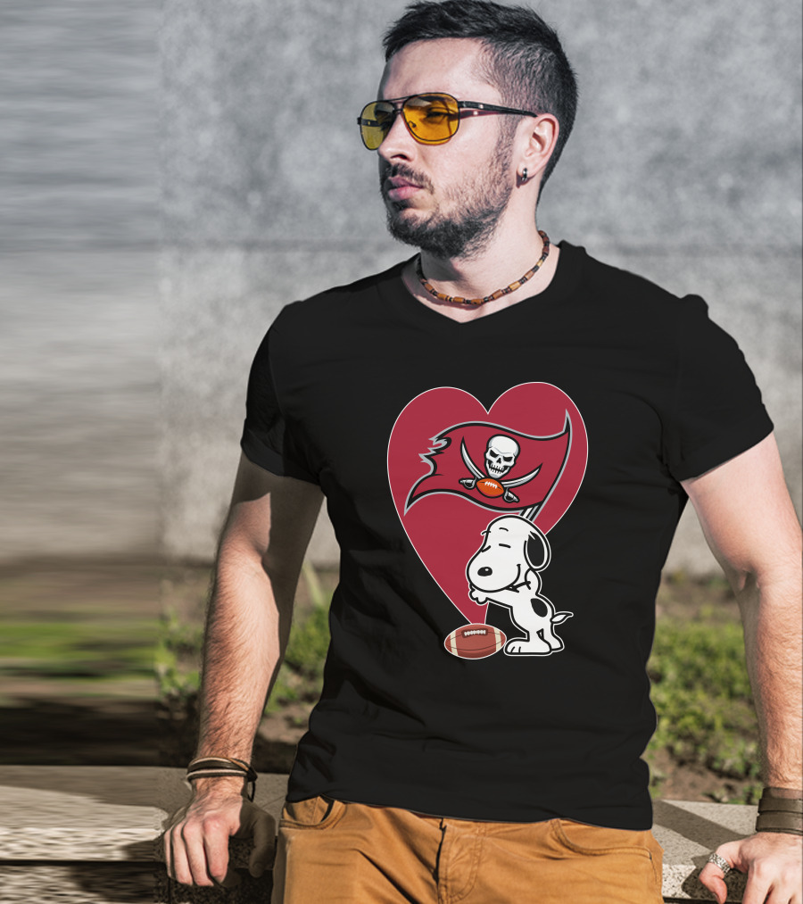 Tampa Bay Buccaneers Snoopy Heart Hug Football T-Shirt