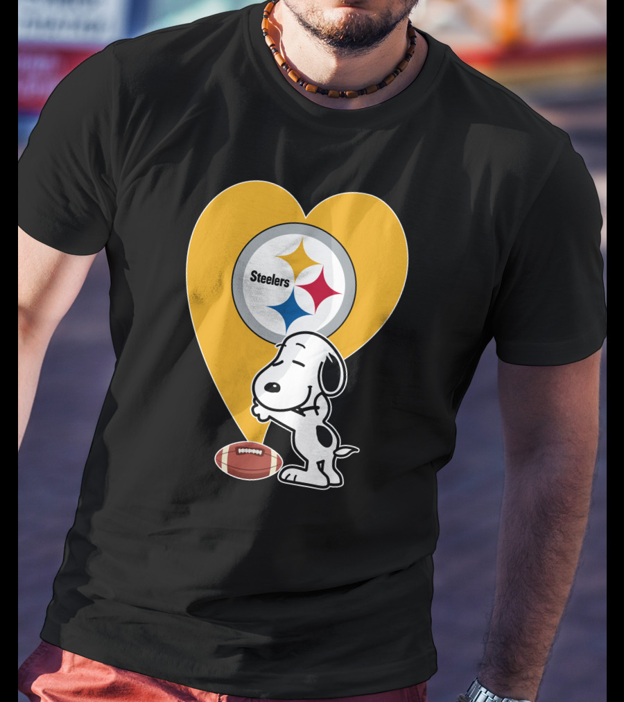 Pittsburgh Steelers Snoopy Hug Heart Football T-Shirt