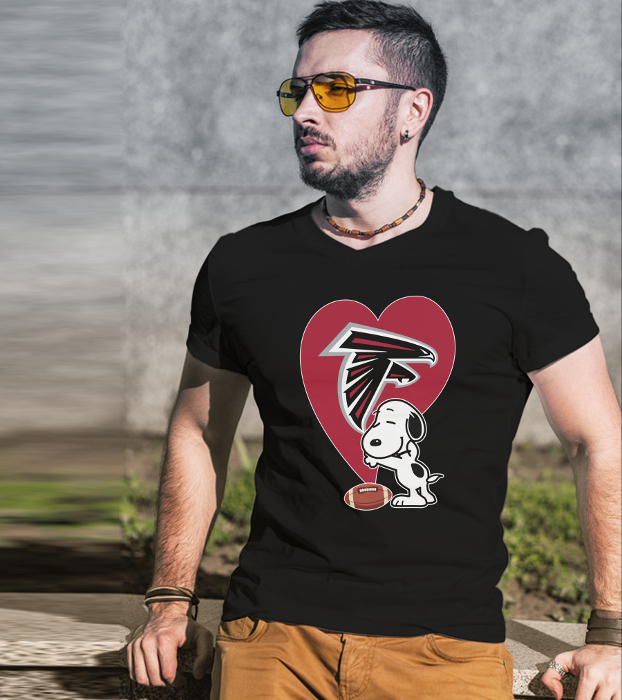 Atlanta Falcons Snoopy Heart Football Hug T-Shirt